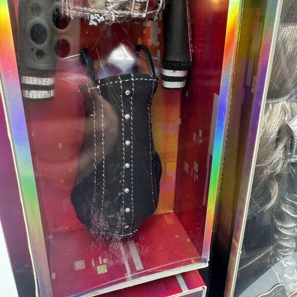 Rainbow High Shadow High Luna Madison Fashion Doll Series 1 New in Box - Picture 16 of 16